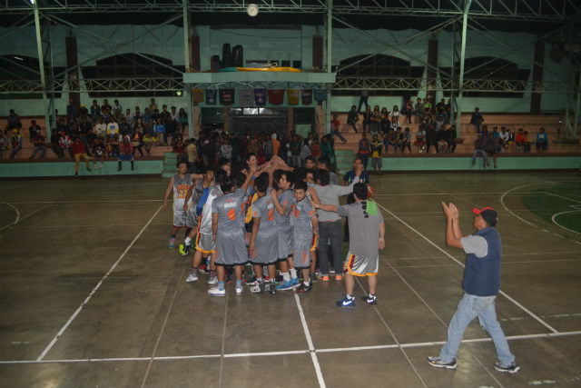 ALL'S WELL, END'S WELL. The 16-34 Teams of Poblacion and Puguis resolved their competitive disagreement from a highly physical match at center court just right after the final buzzer sounded. Photo by Kes Lee Lising.