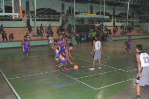 STEAL. The ARCGO-Isaiah 7:14 Bulldogs forces the turnover and prepares to attack the K11 Fivers with a fastbreak in G-String Cup action last February 26, 2017 at the La Trinidad Municipal Gymnasium. The Bulldogs won the game, 92-89, and took home the G4 Bracket championship. Photo by ARMANDO M. BOLISLIS.