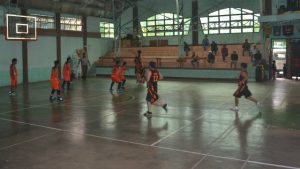 PULL UP “J”. Shooting jumpers while on a break are among the factors that allowed Barangay Betag to rout Barangay Poblacion, 93-66, last February 12, 2017 at the La Trinidad Municipal Gym, to set-up the only semis rubber match for the of the La Trinidad Mayor’s Cup. Betag completed the upset of second seed Poblacion, 88-79, last February 18 to advance to the finals of the 35-Up Bracket but fell to a hot Puguis Team. (February 19, 2017) Photo by ARMANDO M. BOLISLIS.