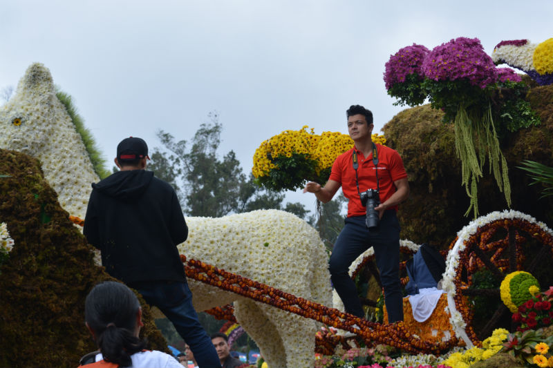 Jericho Roasales in his valentine themed shirt atop the M. Lhuilier float. Photo by ROSALIA T. SEE.