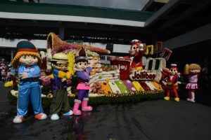 The musical themed floral float of Jollibee during the 22nd edition of the Baguio Flower Festival Grand Float Parade in Baguio City over the weekend. RMC PIA-CAR