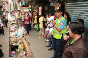 OPLAN TAMBULI - Precinct 1 Commander PSInsp Romeo Galpo calls the attention of jeepney drivers, business owners , passersby and passengers along 1st Kayang Street reminding them on maintaining cleanliness by observing local ordinances specially the anti-spitting, anti-littering and anti-smoking. (March 19, 2017) BONG CAYABYAB.