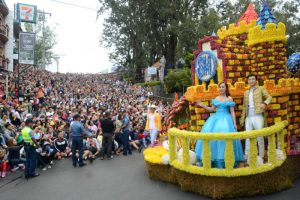 A castle themed float bannered by SM wowed the Session Road crowd during the Panagbenga Grand Float competition over the weekend. RMC PIA-CAR