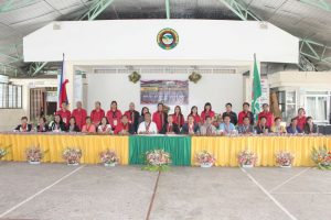 MPSPC COURSE ACCREDITATION - The Accrediting Agency of Chartered Colleges and Universities of the Philippines (AACCUP), Inc. accrediting team and Mountain Province Polytechnic College (MPSPC) taskforce take time to pose after the opening program of the AACCUP Accreditation Visit held at College Auditorium recently. (April 30, 2017) MPSPC photo